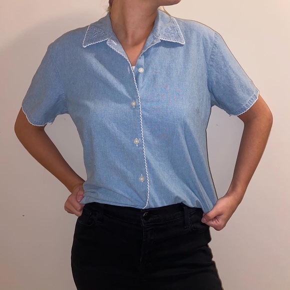 Button up with floral collar🌻 - Picture 2 of 2